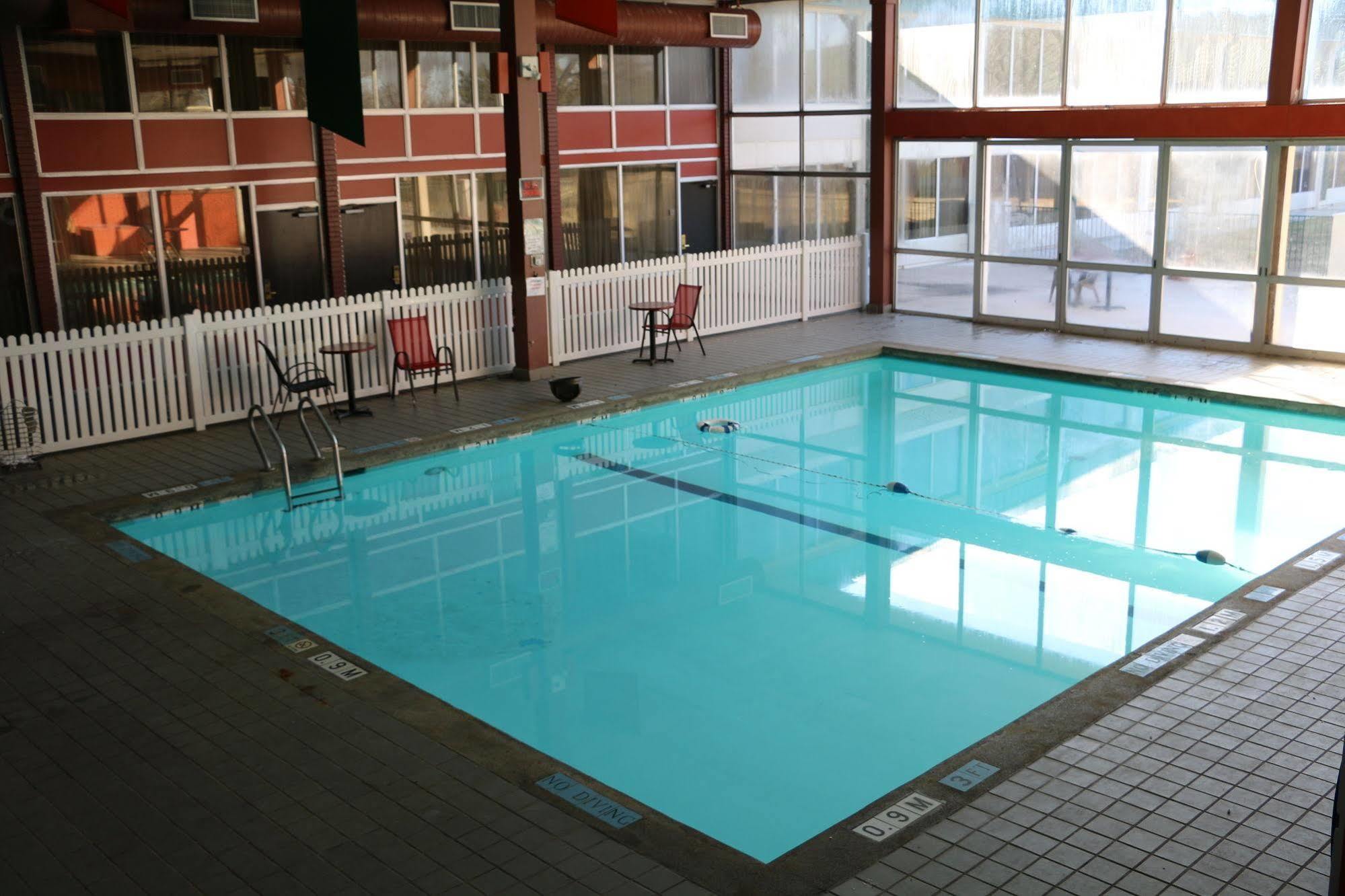 Sky Hotel At Tulsa Airport Bagian luar foto