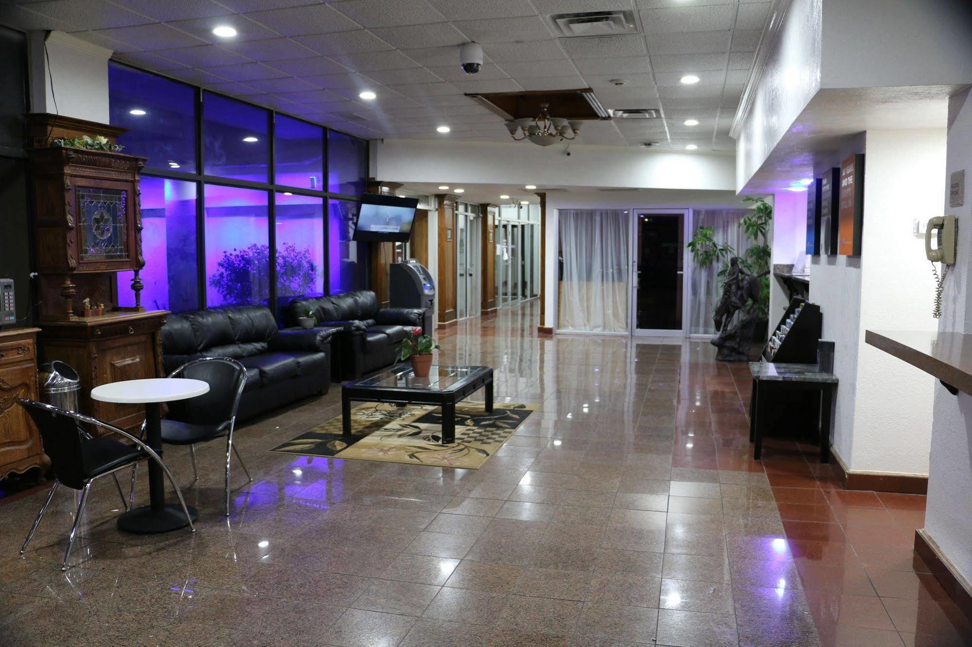 Sky Hotel At Tulsa Airport Bagian luar foto
