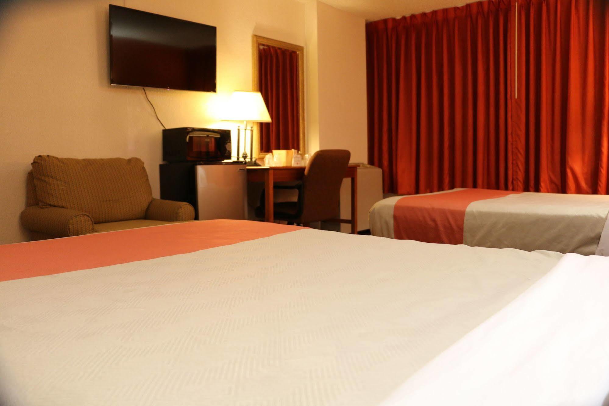 Sky Hotel At Tulsa Airport Bagian luar foto